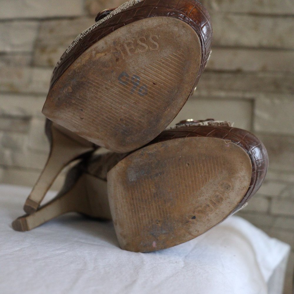 Guess Pumps - Picture 7 of 8